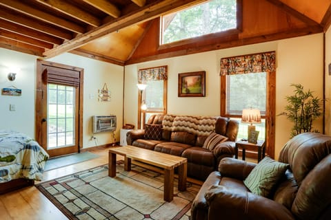 Cozy Georgia Abode w/ Deck, Fire Pit & Lake Access Apartment in Alabama