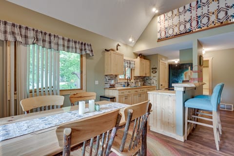 Peaceful Waterfront Cabin on Tittabawassee River! House in Michigan