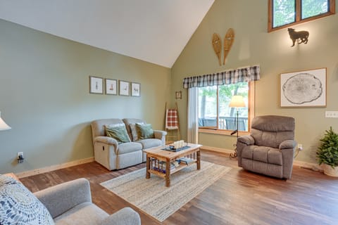 Peaceful Waterfront Cabin on Tittabawassee River! House in Michigan