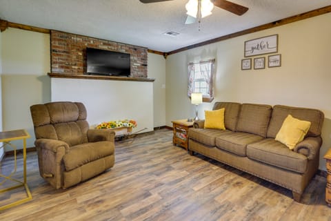 9 Mi to Grove: Home w/ Fire Pit in Southwest City House in Ozark Mountains