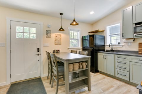 Secluded Poconos Cabin: 75 Acres & Fire Pit! House in Middle Smithfield