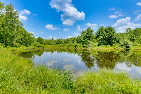 Secluded Poconos Cabin: 75 Acres & Fire Pit! House in Middle Smithfield