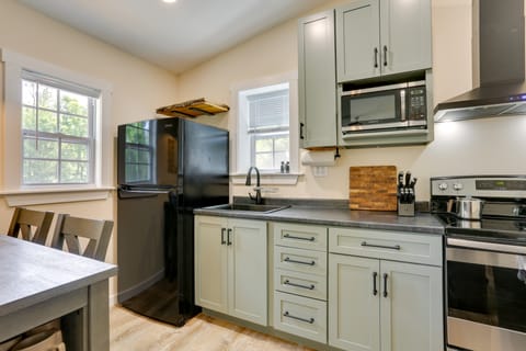 Secluded Poconos Cabin: 75 Acres & Fire Pit! House in Middle Smithfield