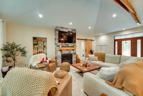 Dock & Yard Games: Lakefront Michigan Getaway! House in Michigan