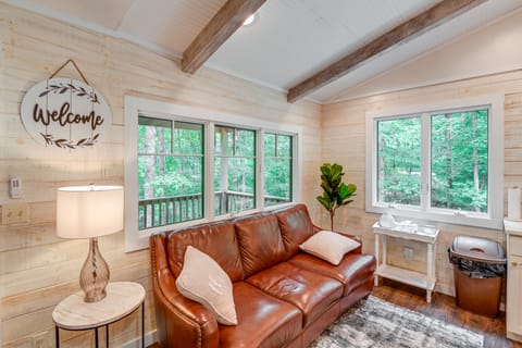 Cozy Tennessee Retreat w/ Patio & Charcoal Grill! House in Tennessee