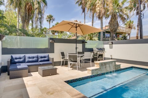 South Padre Island Retreat: Private Pool! Apartment in South Padre Island