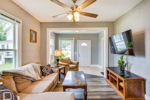 Lakefront Mound Getaway: Near Snowmobiling Trails! House in Mound