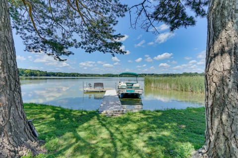 Lakefront Mound Getaway: Near Snowmobiling Trails! House in Mound