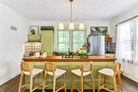 Charming Edwardsville Home: Walk to Downtown! House in Illinois