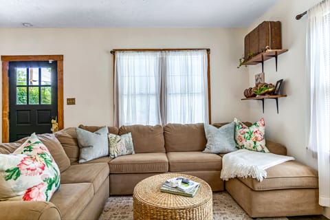 Charming Edwardsville Home: Walk to Downtown! House in Illinois