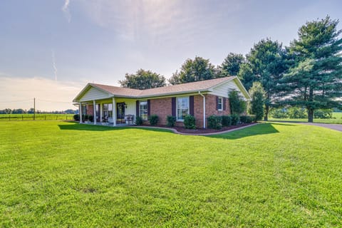 Russell Springs Getaway, 10 Mi to Lake Cumberland! House in Lake Cumberland