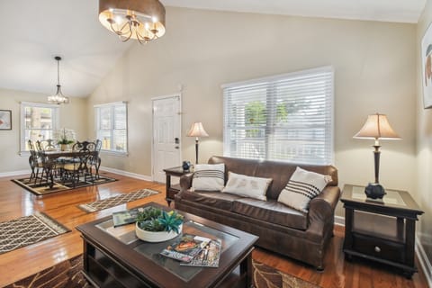 Savannah Home w/ Patio & Grill ~ 2 Mi to Downtown House in Savannah