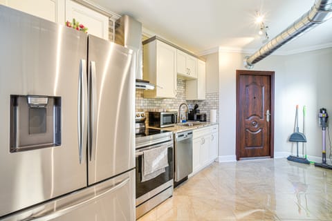 Walk to Dtwn & Waterfront: Roomy Troy Apt Apartment in Troy