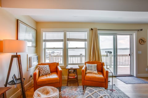 Gorgeous Onekama Condo w/ Pool & Lake Access! Apartment in Wisconsin