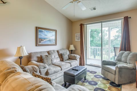 Golf Getaway w/ Pool Access in Myrtle Beach! Apartment in Carolina Forest