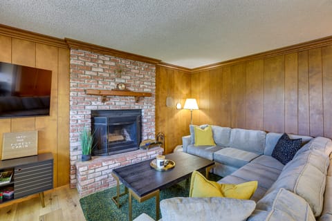 Rimforest Retreat w/ Fireplace & Mountain Views! House in Rimforest