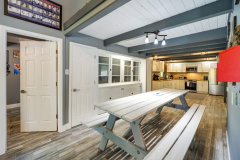 Beech Mountain Home w/ Fire Pit < 1 Mi to Skiing! Apartment in Beech Mountain