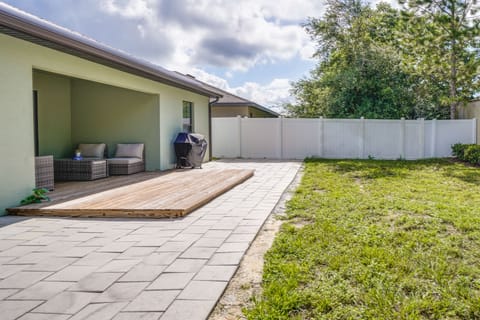 Tavares Retreat w/ Covered Patio & Private Yard House in Tavares