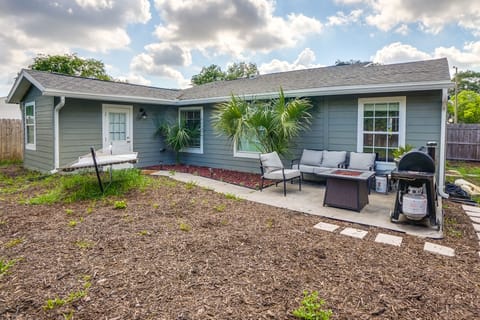 BBQ Ready Retreat w/ Pool Access in Palm Harbor House in Palm Harbor