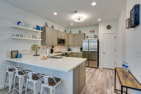 Walk to Gulf: Ocean-View Home in Crystal Beach! House in Bolivar Peninsula