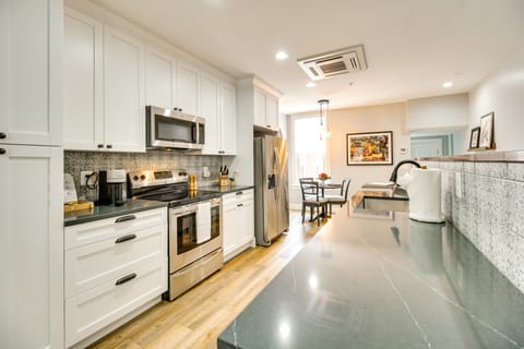 Charming Alexandria Vacation Rental in Old Town! Apartment in Alexandria