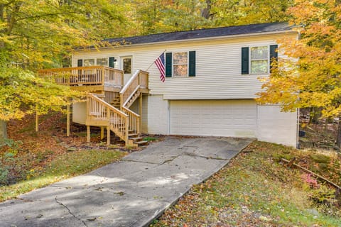 Outdoor Entertainment Areas: Family Ohio Getaway House in Ohio