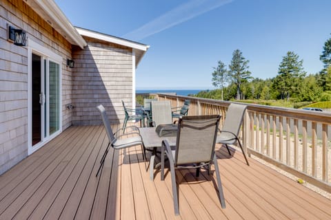 Modern Arch Cape Home: Ocean View, Steps to Beach! House in Washington