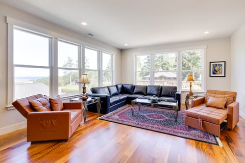 Modern Arch Cape Home: Ocean View, Steps to Beach! House in Washington