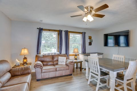 Mountain Retreat w/ Fire Pit in Flat Rock! Apartment in Alabama