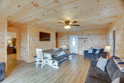 Mtn-View Gem: Flat Rock Retreat w/ Deck & Grill! House in Alabama