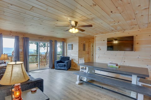 Mtn-View Gem: Flat Rock Retreat w/ Deck & Grill! House in Alabama