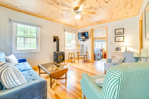 Enchanted Lake Huron Cottage w/ Beach Access! House in Michigan