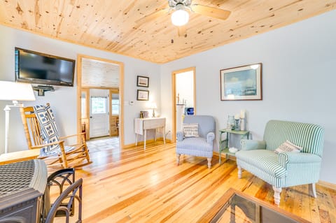 Enchanted Lake Huron Cottage w/ Beach Access! House in Michigan