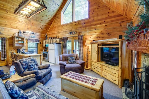 Sevierville Cabin w/ Wraparound Deck + Lake Access House in Douglas Lake