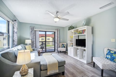 Cocoa Beach Vacation Rental - Walk to Pier! Apartment in Cocoa Beach