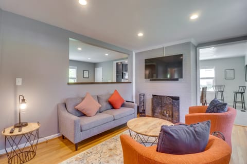 Charming Retreat in Charlottesville w/ Deck! House in Charlottesville