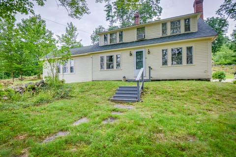 Cozy Vacation Rental Home Near Lake Winnipesaukee! House in New Durham