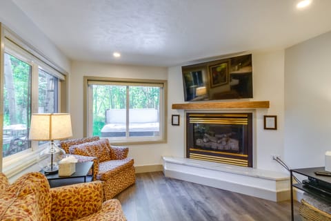 Hot Tub: Family Gem 3 Mi to Frisco Nordic Center Apartment in Frisco