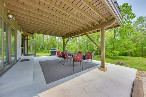 Wisconsin Vacation Rental Retreat w/ Deck House in Twin Lakes