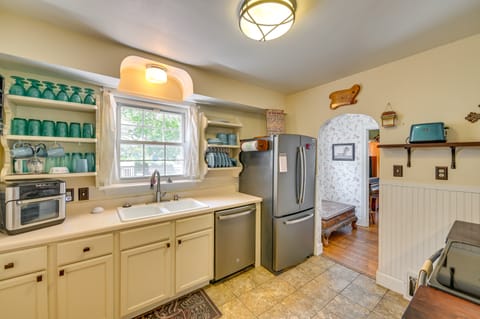 Pet-Friendly Gloversville Cottage Near Golf Course Cottage in Capital District, NY, USA