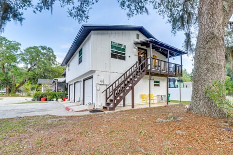 Pet-Friendly Mt Dora Apartment w/ Deck - Near Lake Apartment in Mount Dora