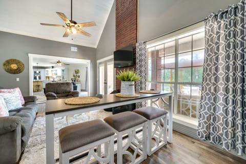 Broken Bow Vacation Rental w/ Pool & Hot Tub! House in Oklahoma