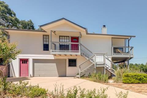 Canyon Lake Rental w/ Balcony & Lake Views House in Canyon Lake