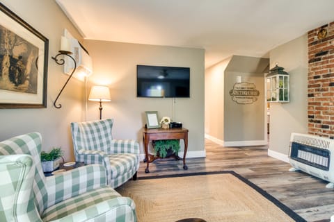 Updated Cotter Cottage: Walk to White River! Cottage in Cotter