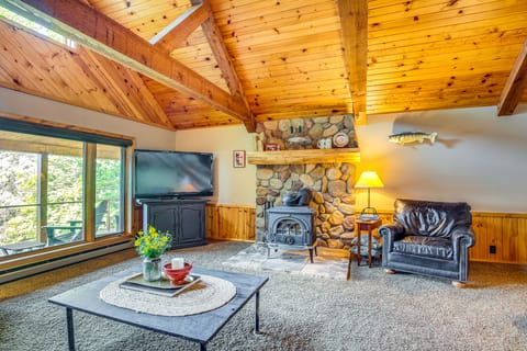 Lakefront Townsend Cabin w/ Fire Pit, Private Dock House in Wisconsin