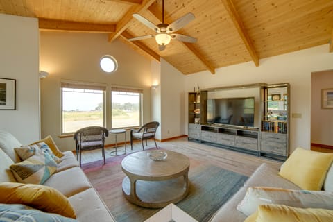 Inviting Manchester Home w/ Hot Tub Near Beach! House in Mendocino County