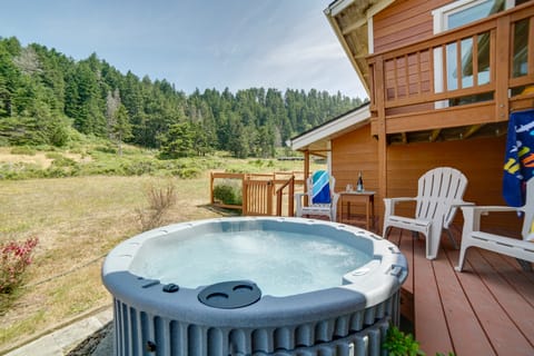 Inviting Manchester Home w/ Hot Tub Near Beach! House in Mendocino County