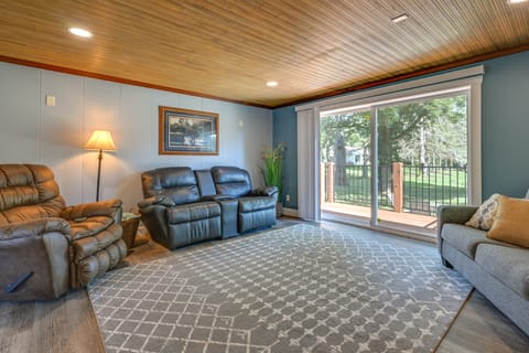 Chippewa Falls Retreat on Lake Wissota w/ 2 Decks! Cottage in Wisconsin