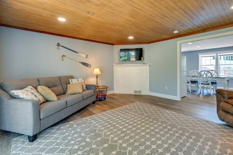 Chippewa Falls Retreat on Lake Wissota w/ 2 Decks! Cottage in Wisconsin