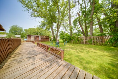 Lake Erie Getaway with Private Pool & Yard! House in Lake Erie